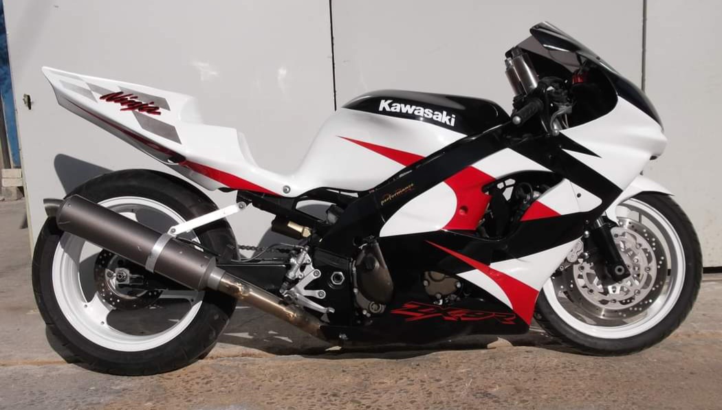 Βαφή μοτο racing finish